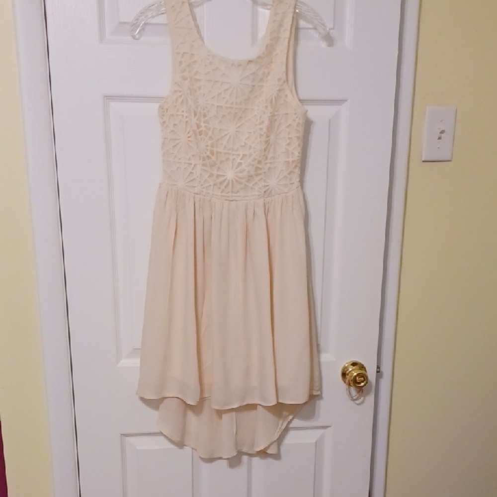Aina Be Sz M, Elegant Cream, High Low Sleeveless Dress With Floral Lace Bodice.